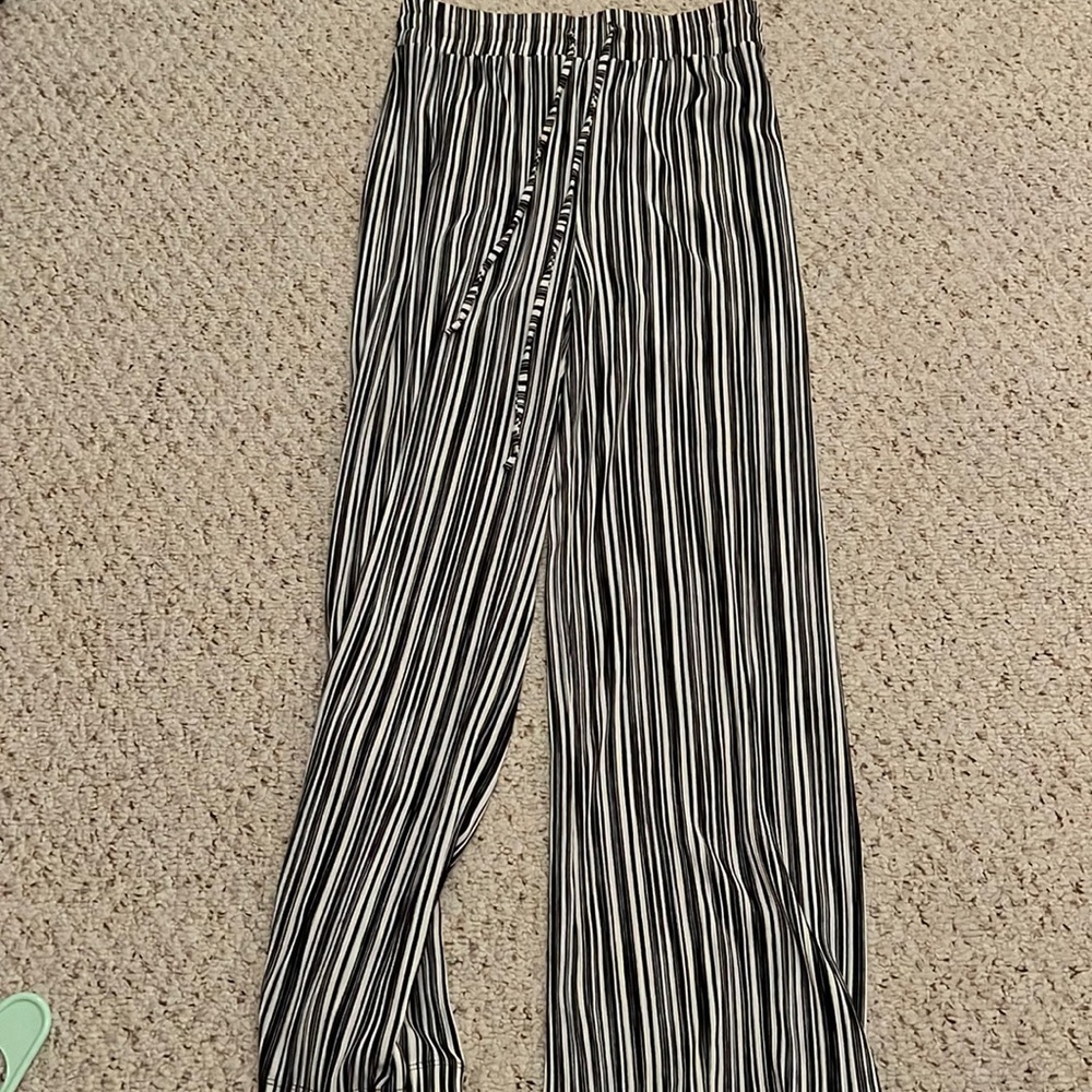 Wild Fable, size small, black and white